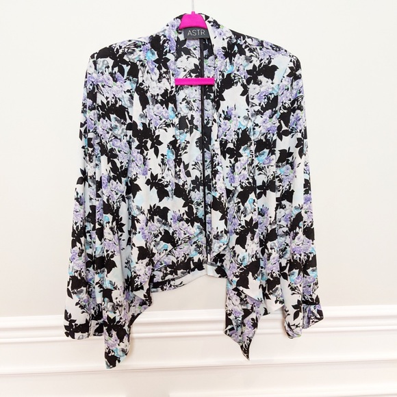 REVOLVE - ASTR THE LABEL | Open Floral Top - Picture 4 of 7